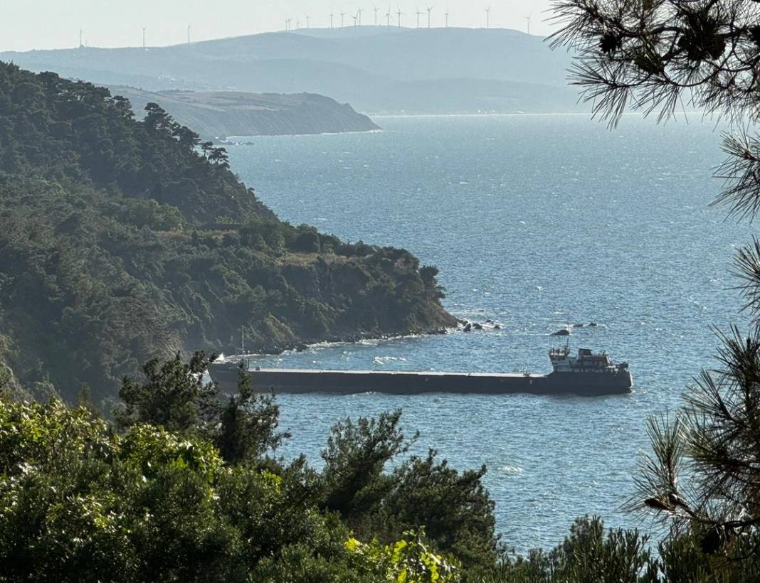 Mudanya'da karaya oturan kargo gemisi kurtarıldı 20